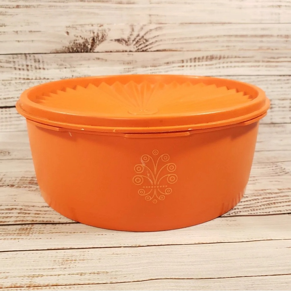 Vintage Tuberware/food storage container